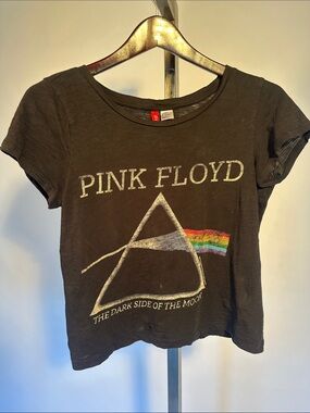 Pink Floyd Black cropped vintage look Tee with Prism and Rainbow Accent
